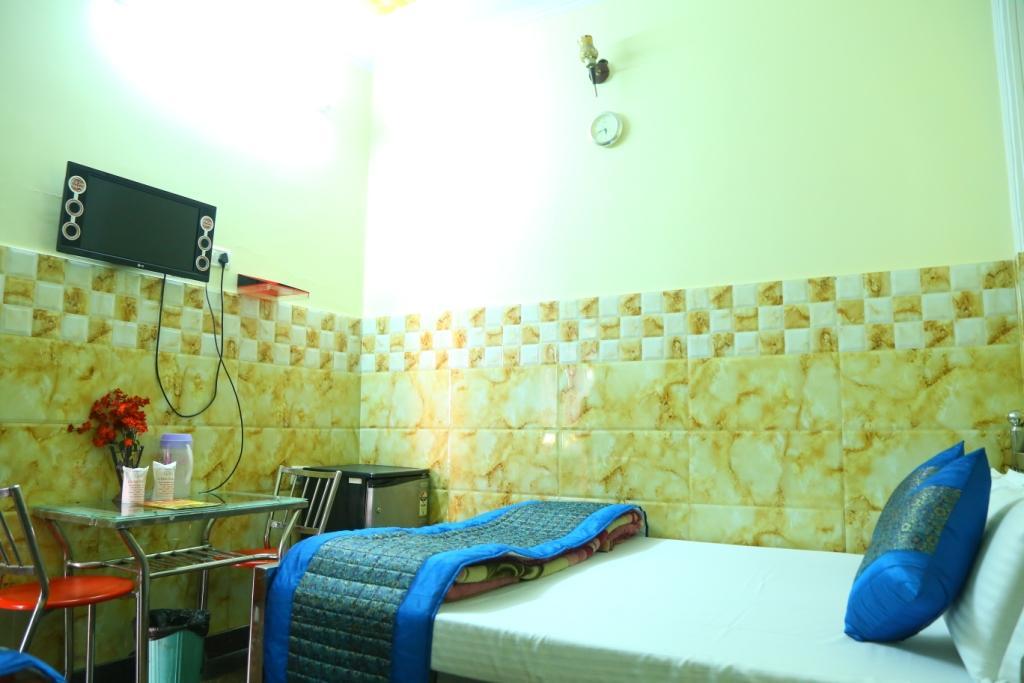 Hotel Ayesha Palace Delhi  Buitenkant foto