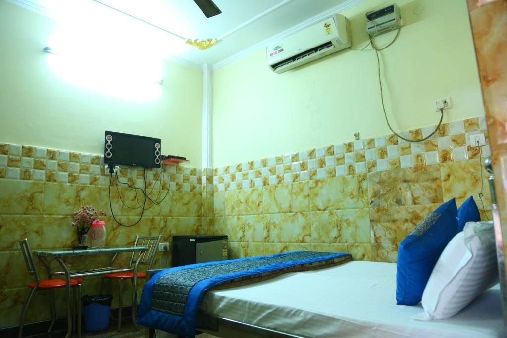 Hotel Ayesha Palace Delhi  Buitenkant foto